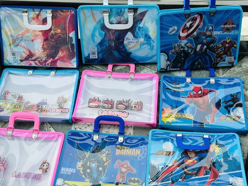 Cặp Học Thêm 7 Ngăn Nhiều Họa Tiết Siêu Nhân,Labubu,Anh Hùng,Công Chúa Dành Cho Bé Trai bé gái