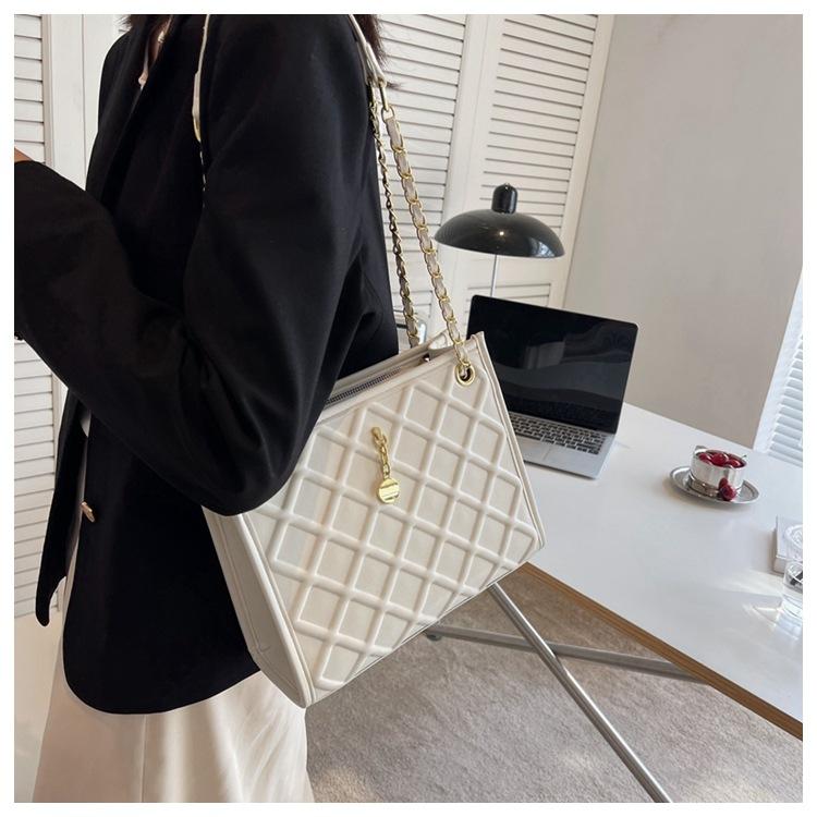 Product Introduction of Túi Kẹp Nách Đeo Vai Thời Trang Mới Mùa Hè, Thêu Kim Cương, Dây Thừng, Túi Xách, Túi Tote Dây Xích Hợp Xu hướng Dành Cho Nữ, 2024 15