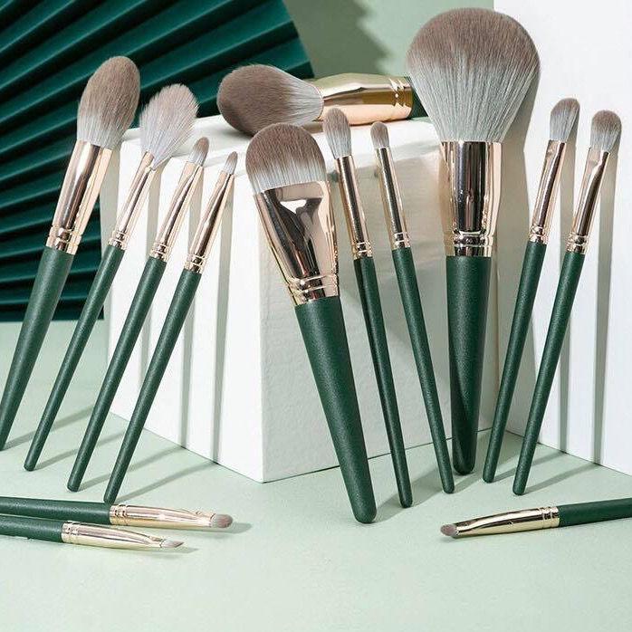 Product Introduction of Makeup Brush Suit Eye Shadow Blush Face Powder Highlight Repair Lip Brush Beauty Tools 14
