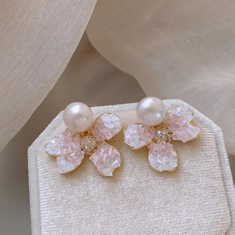Product Introduction of Gradient Crystal Flower Earrings for Women - French Chic & Versatile Design, Lightweight & Elegant, Perfect Gift for Thai Festivals, Ideal for Fashion-Forward Women 15