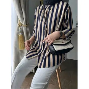 Atasan kemeja wanita kekinian motif salur