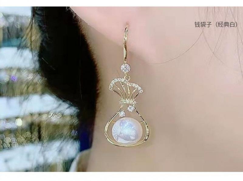 Product Introduction of Hoa Tai Cao Cấp, Màu Đỏ, Phong Cách Mới, Dành Cho Nữ, Thời Trang Thanh Lịch, Hợp Xu hướng, Dễ Phối Đồ, Phổ Biến, Năm 2024, Chất Lượng Cao Women 7