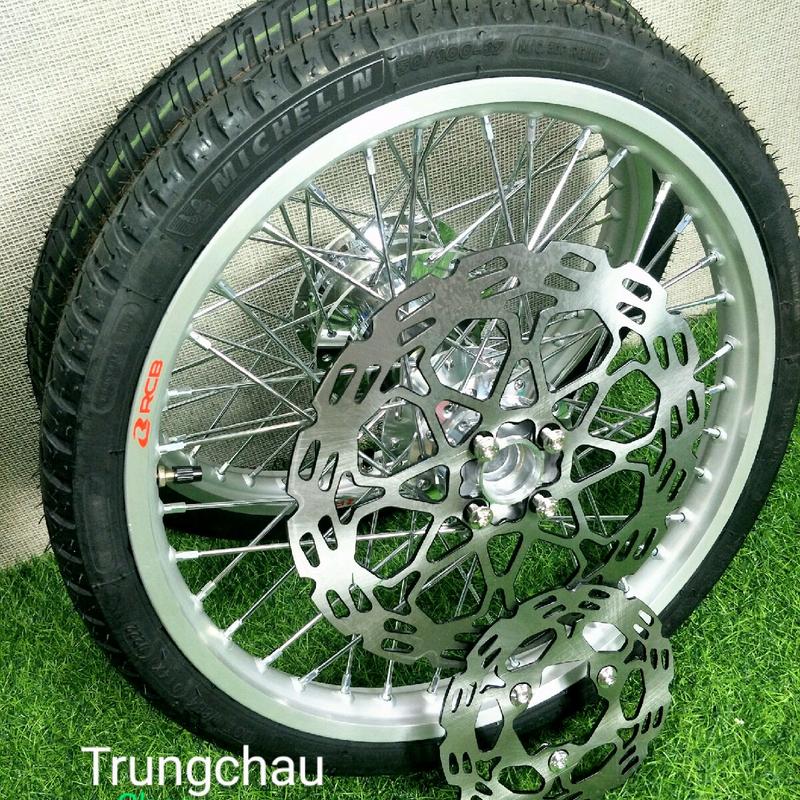 CẶP BÁNH CĂM RAIDER SATRIA  NIỀN NHÔM RCB 1.1 CĂM ĐÙM MẠ CROM LOẠI 1 . KÈM VỎ MICHELIN 60.70 KÈM ĐĨA ỐC HOẶC LÒNG NGÔI SAO, ỐC