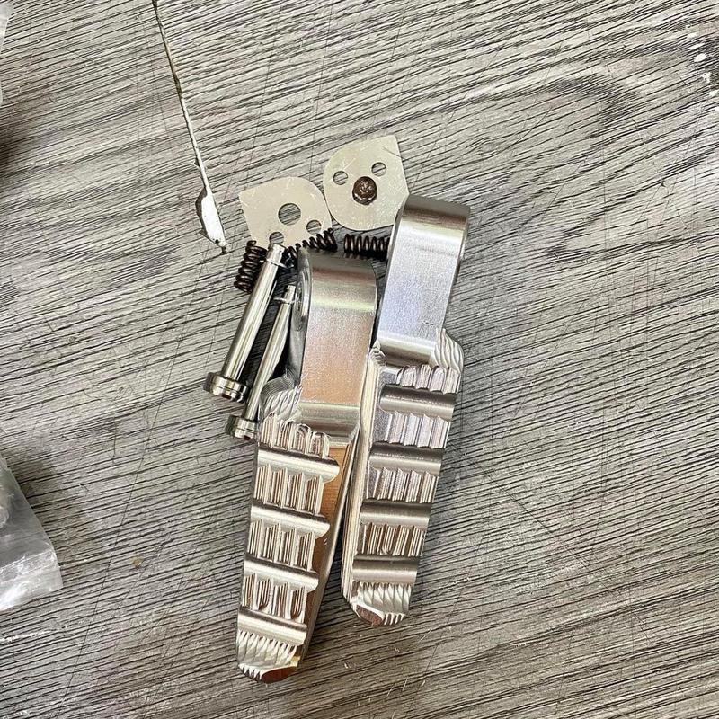 Gác chân nhôm G Craft cnc nguyên khối hàng cao cấp ( có chốt xỏ salaya ) - Phụ kiện đồ chơi xemay