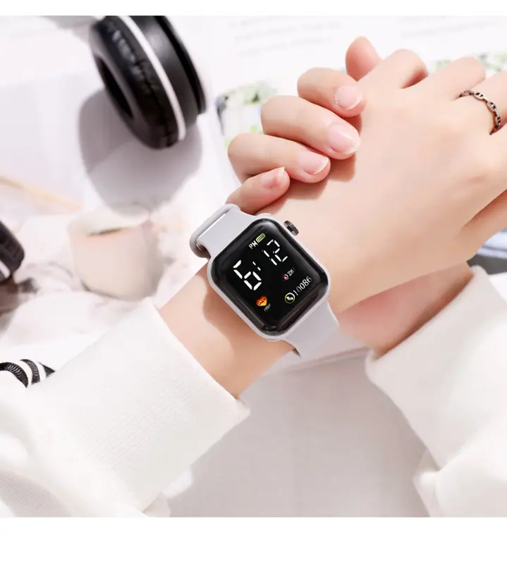 Đồng hồ Điện tử Đeo tay phong cách hiện Đại Voi Watch Móc Khoá Caro 4