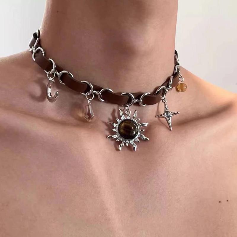 Product Introduction of Vòng Cổ Choker, Phong Cách Đường Phố Punk, Dành Cho Nam Giới, Dây Chuyền Xương Đòn Cao Cấp, Đồ Trang Trí Y2g Văn Hóa Phụ, Ngọt Ngào Và Ngầu, Cổ Áo Hoa Jewelry trang  sức  titan  cao  cấp  hàng  hiệu 7