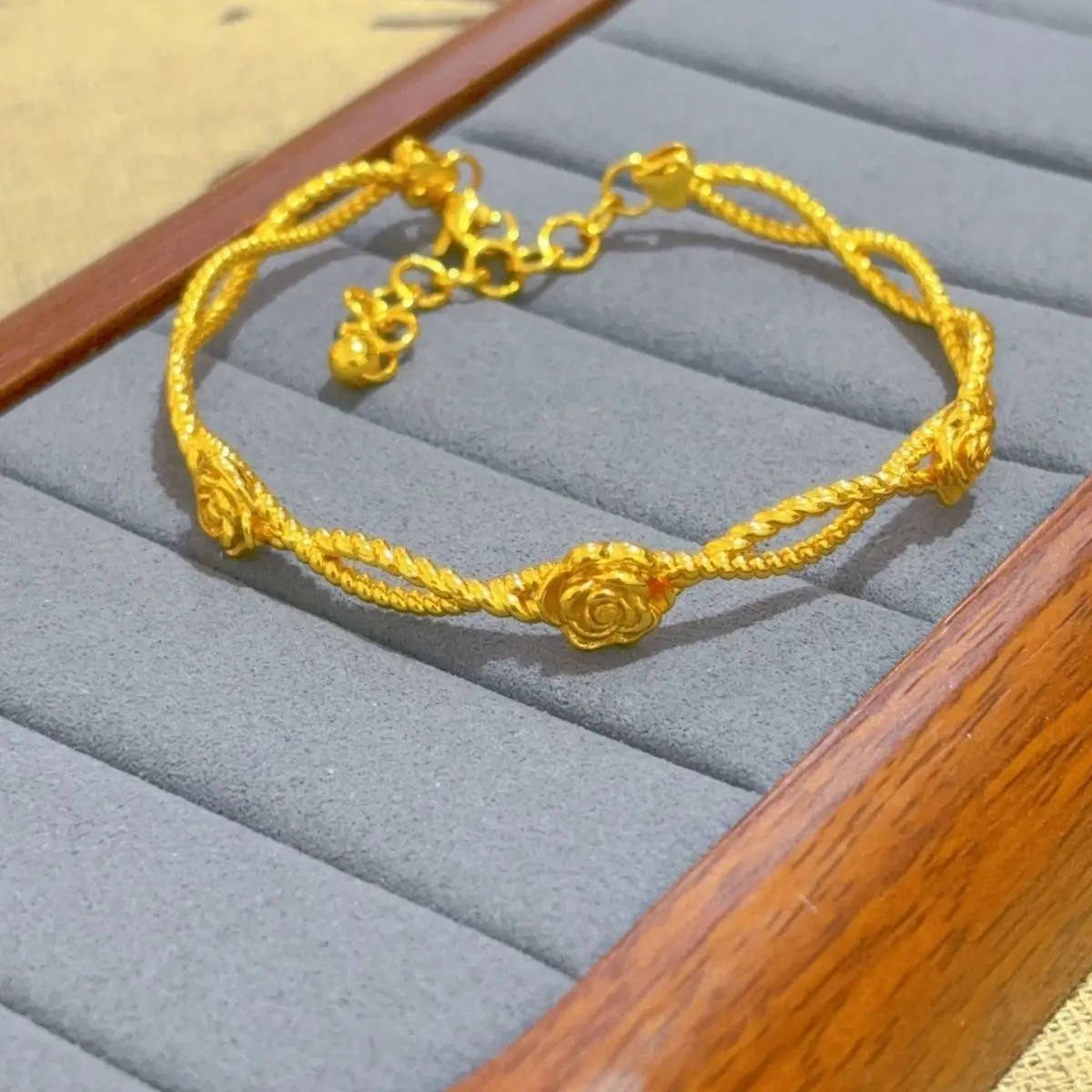 New Woven Wrapped Rose Flower Bracelet Sand Gold Niche Design Bracelet Elegant Simple Women's Jewelry