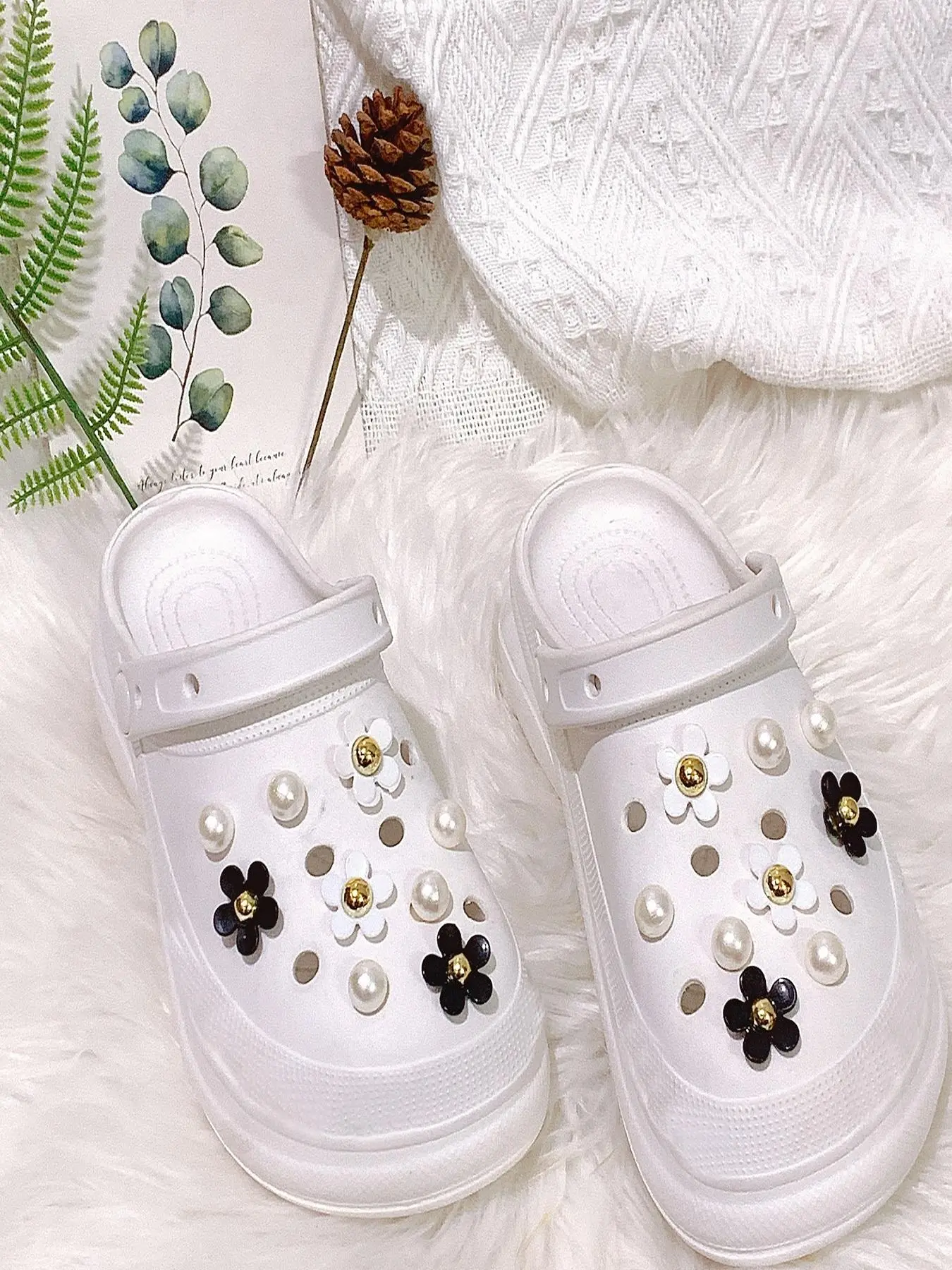 Cute Faux Pearl & Flower Decorated Shoes Decoration Charms, 18pcs Fashionable Novelty Shoes Jewelry for Clogs Design, Dazzling Glamour Trendy Holiday Shoe Accessories for Women & Girls
