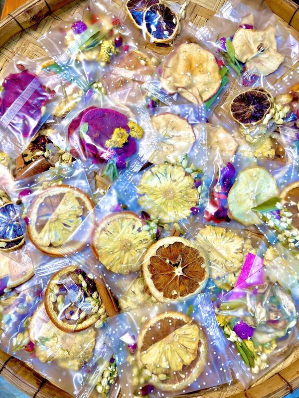 Combo 30 Gói Trà Hoa Quả Detox  sấy lạnh  , Mát Gan, Đẹp Da, Bổ Sung Vitamin C ( tặng bình, mật ong và hạt chia ) .