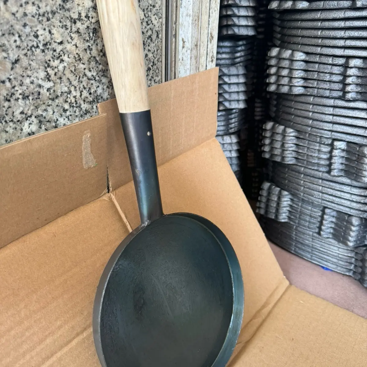 Chảo cán thép tay cầm (18cm,20cm và 22cm - Sản phẩm bền và chắc chắn)