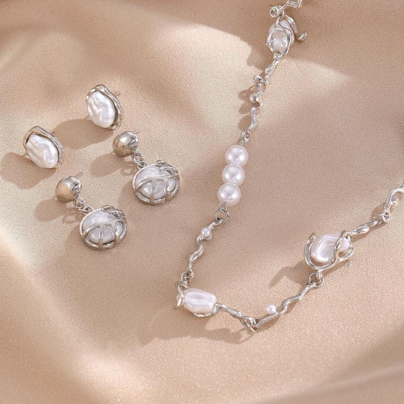 Product Introduction of Southeast Asian Trend Baroque Irregular Pearl Set Jewelry for Women High-end Necklace Earrings Ring Bracelet Choker 24