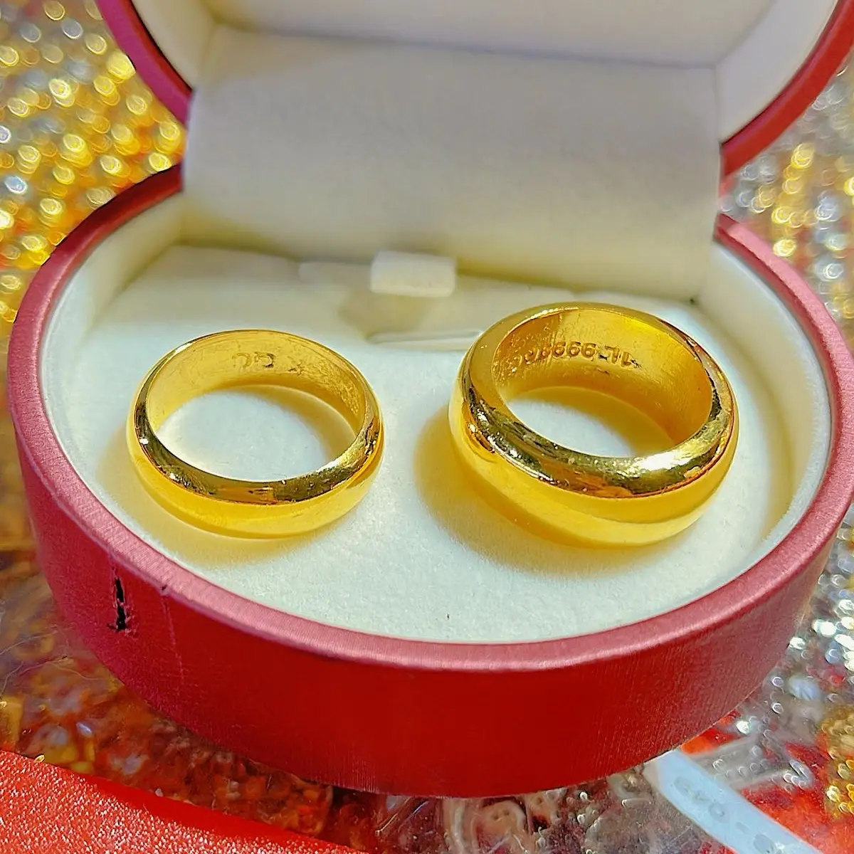 Nhẫn trơn tròn có kiểu 5chỉ và 1 lượng đồng