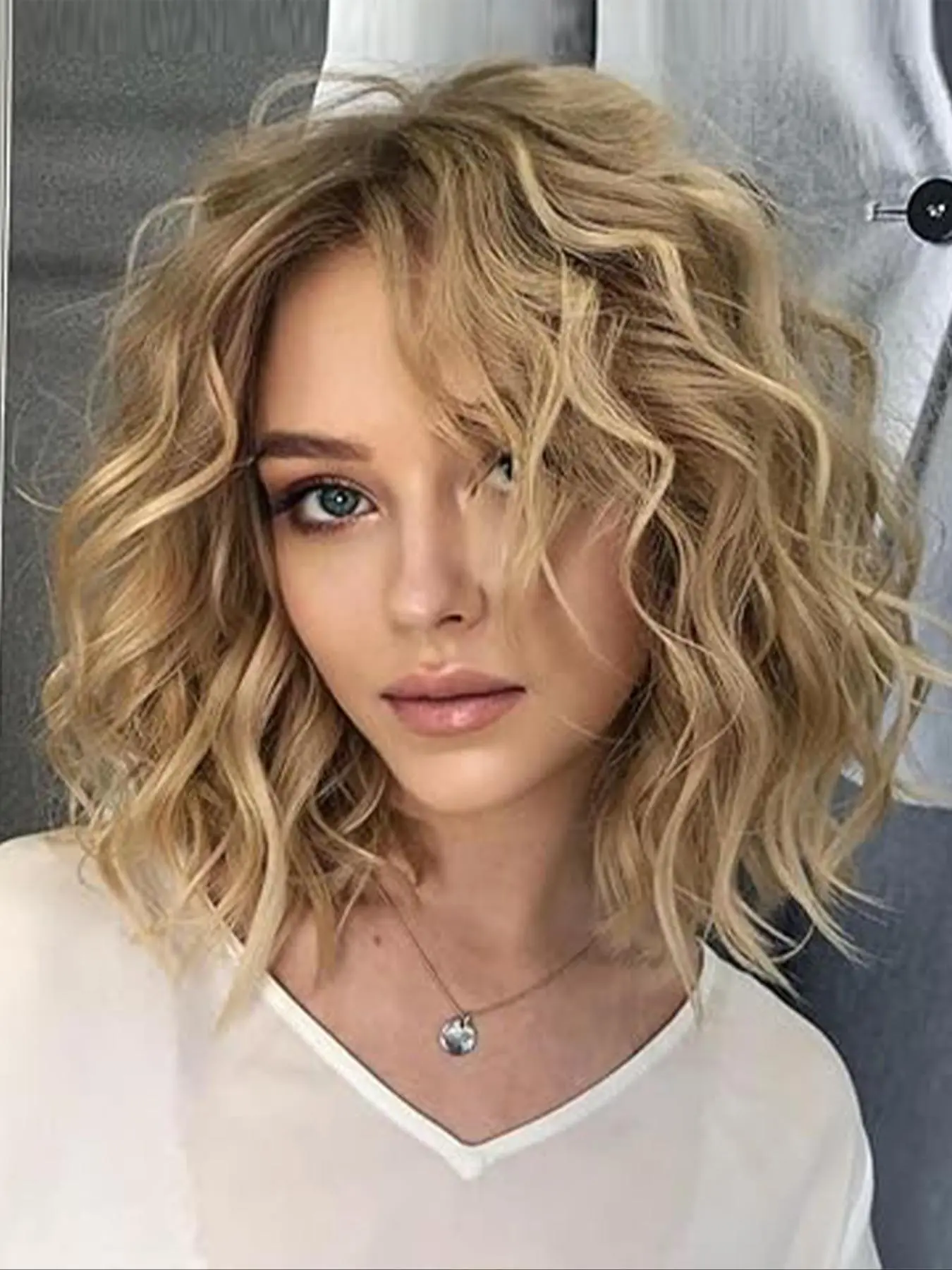 16 Inch Short Blonde Wavy Bob Wigs for Women, Synthetic Natural Looking Wig for Daily Party
