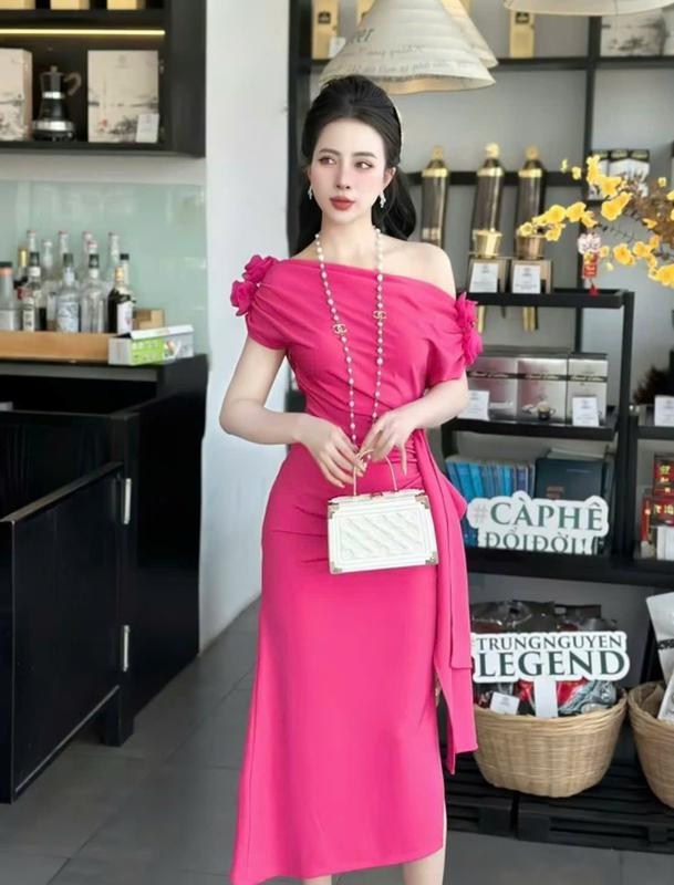 B39 váy  THIết Kế  BODY Gắn 4 HOA VAI , Đầm Dự TRễ VAI  SANG TRọng PHù Hợp đI CHơI đI TIệc