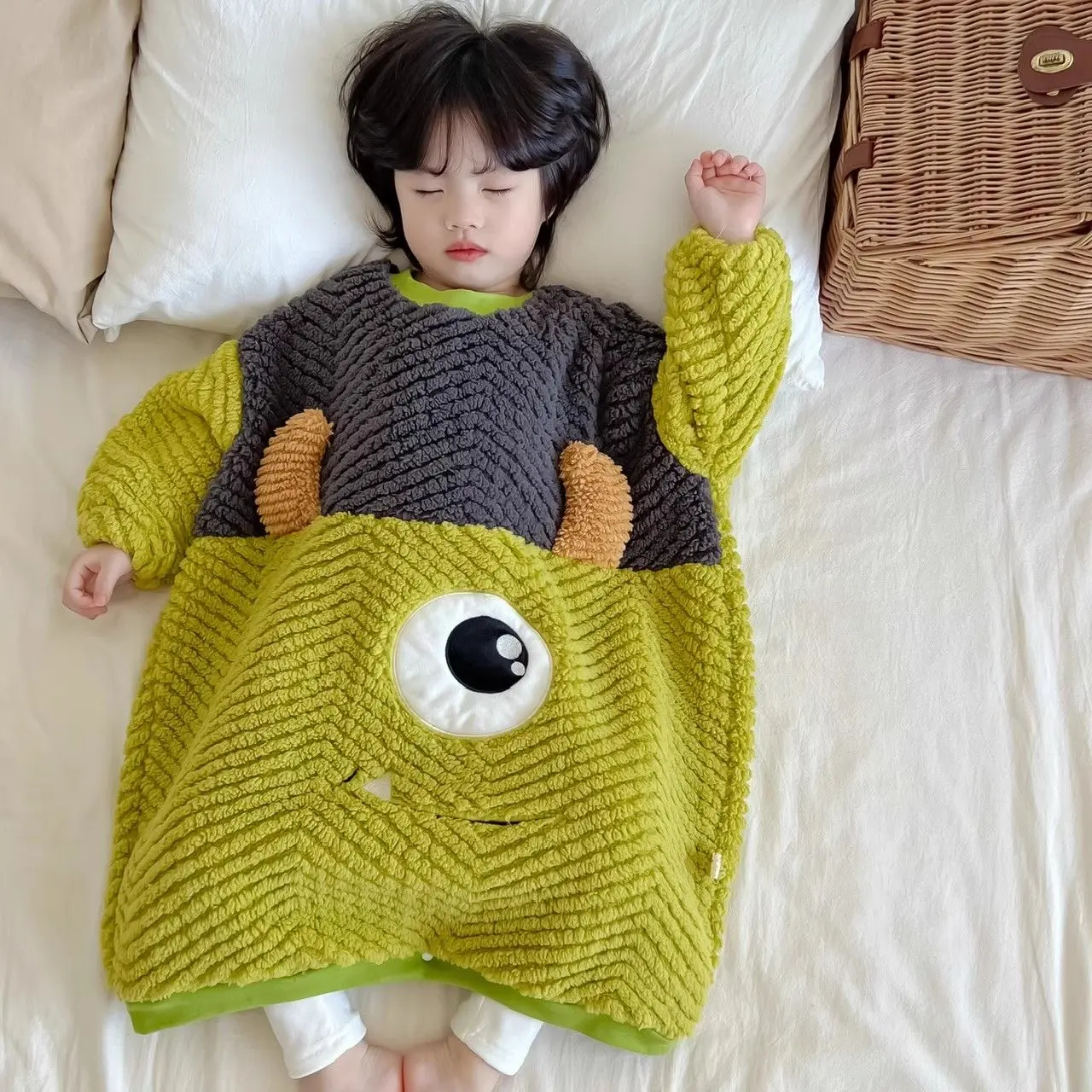 Áo Nỉ Trẻ Em Thường Ngày Dễ Phối Đồ Túi Ngủ Nhung, Cho Mùa Thu Và Mùa Đông, Chăn Chống Đá Cho Em Bé Và Trẻ Sơ Sinh, Váy Ngủ Lông Cừu San Hô Mùa Đông Một Mảnh, Quần Áo Trẻ Em Mới