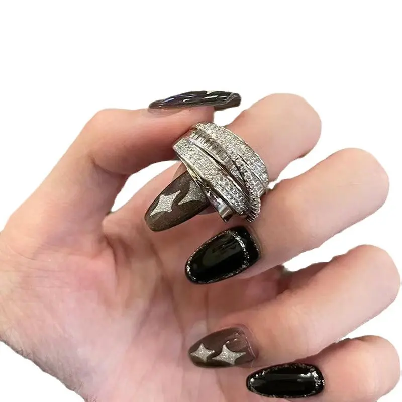 Attractive and elegant rings for women, luxury white rings, capable militia rings, high price diamond rings