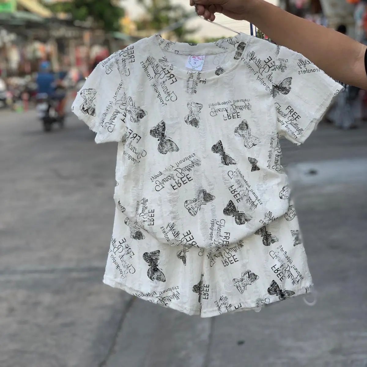 Combo 2bộ cotton xước ,Ngắn tay dành cho Bé trai và Bé gái ,Mềm mịn, Thoáng Khí, thấm hút mồ hôi .Hình in ngẫu nhiên Sandal