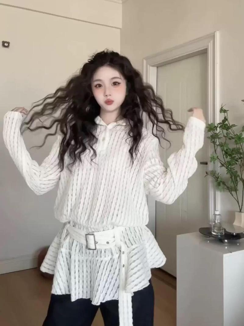 Product Introduction of Áo Hoodie Dệt Kim, Phong Cách Hàn Quốc, Thiết Kế khoét Nhẹ, Thích Hợp Cho Mùa Xuân Và Mùa Hè, Thiết Kế Eo Thon, Hàng Mới Về Năm 2025 2