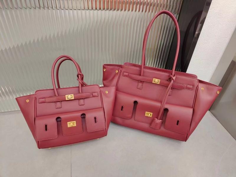 Product Introduction of 2025 New Roden Lock Tote Bag Large Capacity Neutral Motorcycle Wings Style Bag Leather Shoulder Bag Tote Bag 5