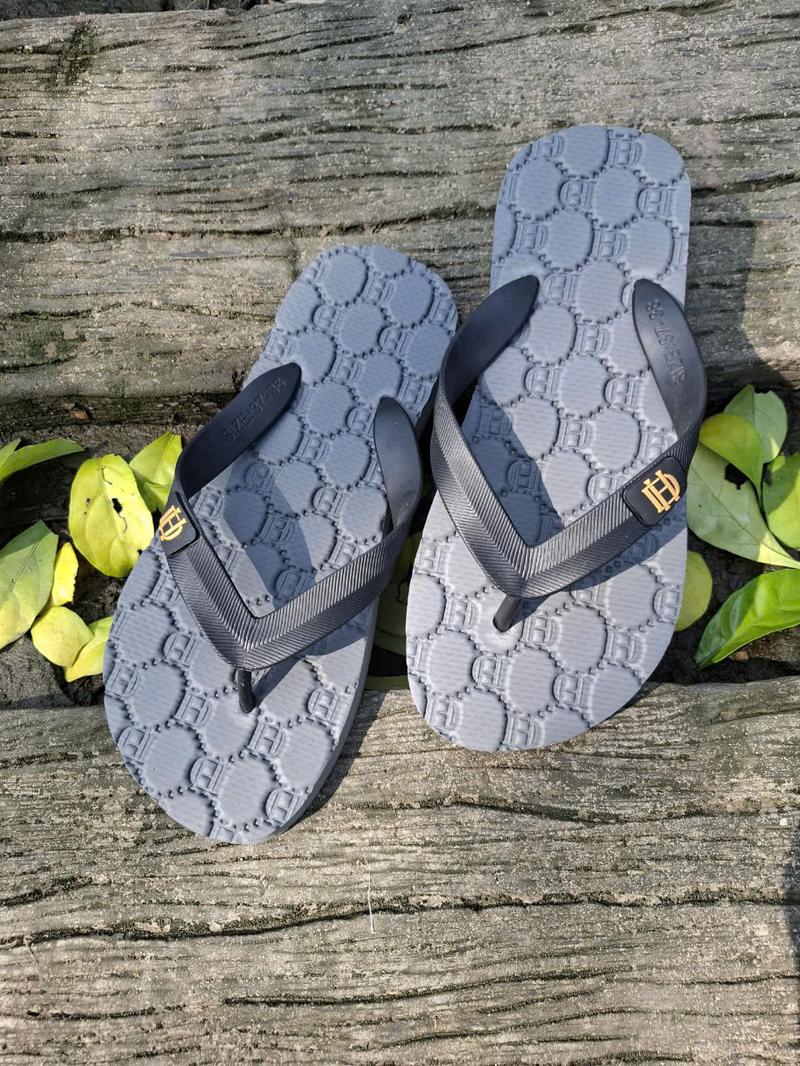 Product Introduction of Dép Kẹp Nam Đế Hoa Văn Cao Su Dẻo Mềm Size 38-43 - Đế Bằng 22