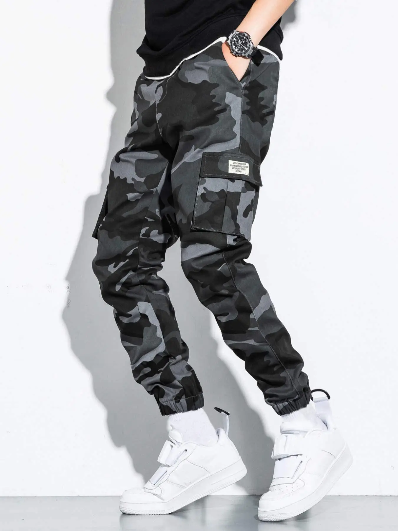 Men's Camo Print Flap Pocket Cargo Pants, Street Fashion Elastic Waist Letter Patched Jogger Pants for Daily Wear, Menswear for Spring & Fall