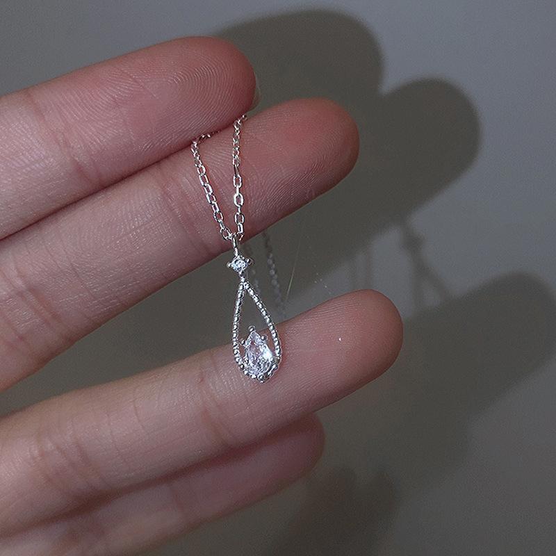 Product Introduction of Vòng Cổ Mặt Dây Chuyền Giọt Nước Zircon, Phong Cách Cổ Điển Sáng Bóng, Dành Cho Nữ, Thiết Kế Tối Giản, Dây Chuyền Xương Đòn Hình Giọt Nước, Kiểu Choker, Thích Hợp Cho Tiệc Cưới, Đồ Trang Sức 9
