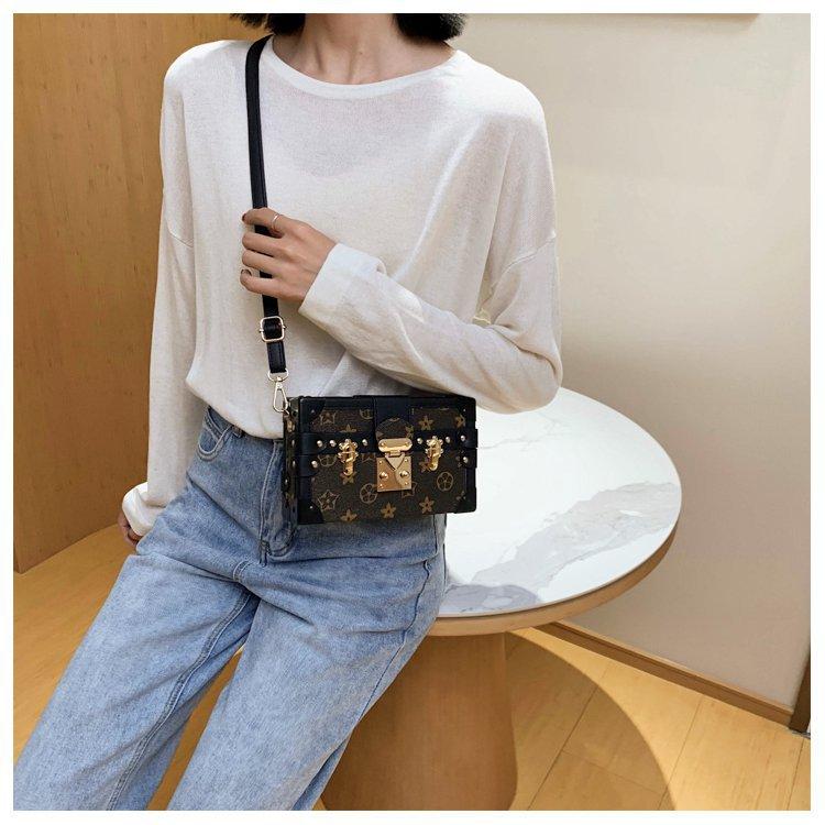 Product Introduction of Vintage Print Women's Box Bag High-Value New Light Luxury Niche Makeup Bag Small Square Bag Single Shoulder Crossbody Bag 8