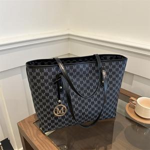 Beg Berkapasiti Besar untuk Wanita, Rekaan Niche Baharu untuk Musim Luruh dan Musim Sejuk, Sesuai untuk Kelas dan Ulang-alik, Beg Bahu Tunggal, Beg Tote Pegang Tangan Bags Totebag