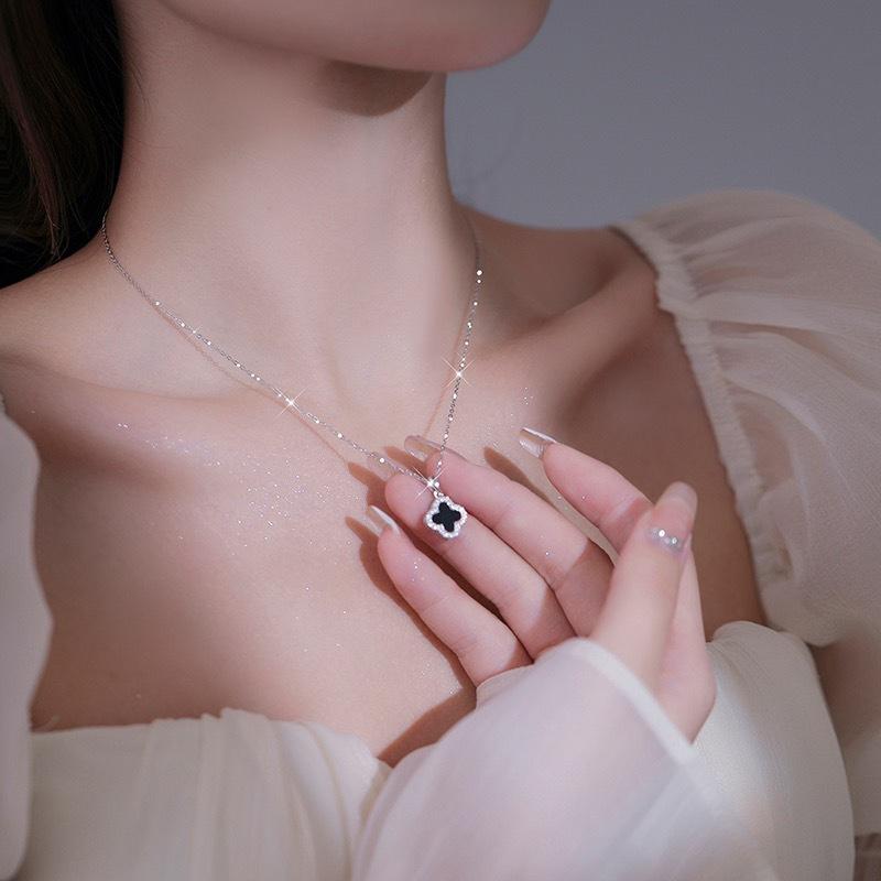 Product Introduction of Kalung Loket Semanggi Empat Daun, Fesyen, Untuk Wanita, Mudah dan Elegan 13