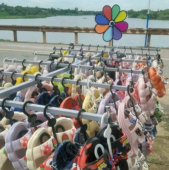 moc treo. giầy dép (50cai) nhưa trắng treo. giầy. dép kẹp tông. xỏ ngón 3