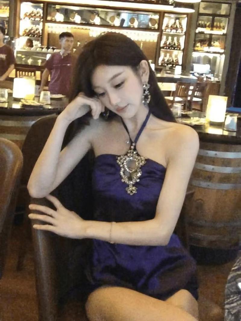 Product Introduction of Socialite Style Heavy Craft Diamond-Studded Halter Neck Satin Vest for Women Summer Elegant Versatile Sleeveless Top 3