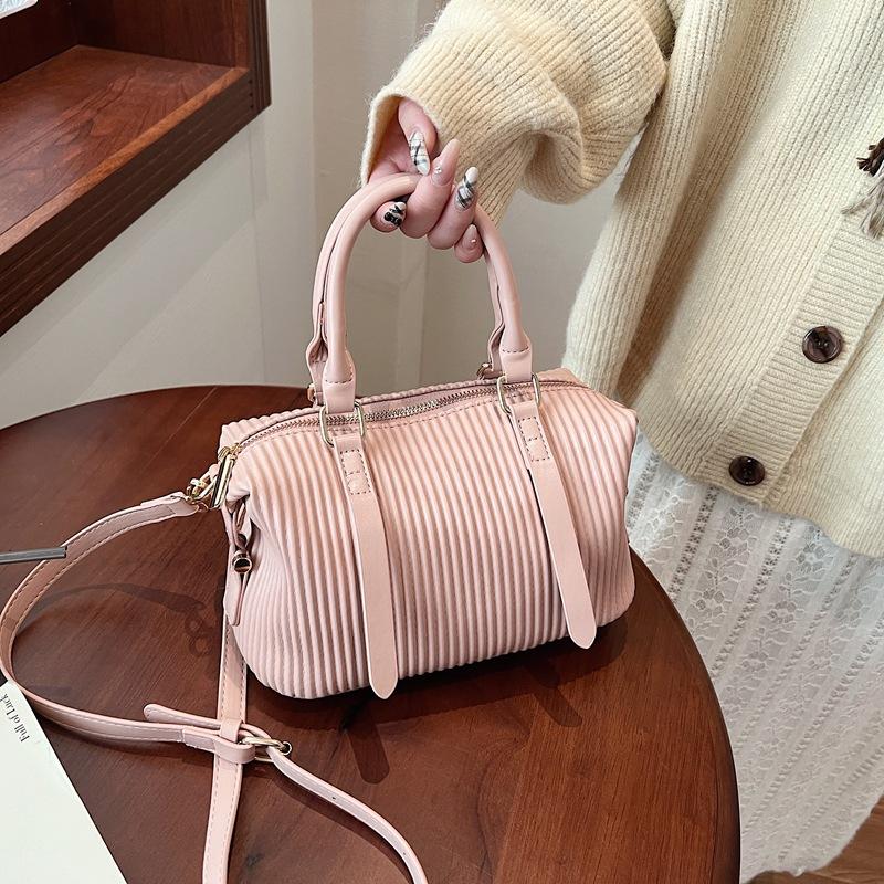 Product Introduction of High-quality Hand-held Bowling Bag Women's Autumn and Winter Simple and Fashionable Shoulder Bag Feeling Messenger Bag Bag 6609-521 14
