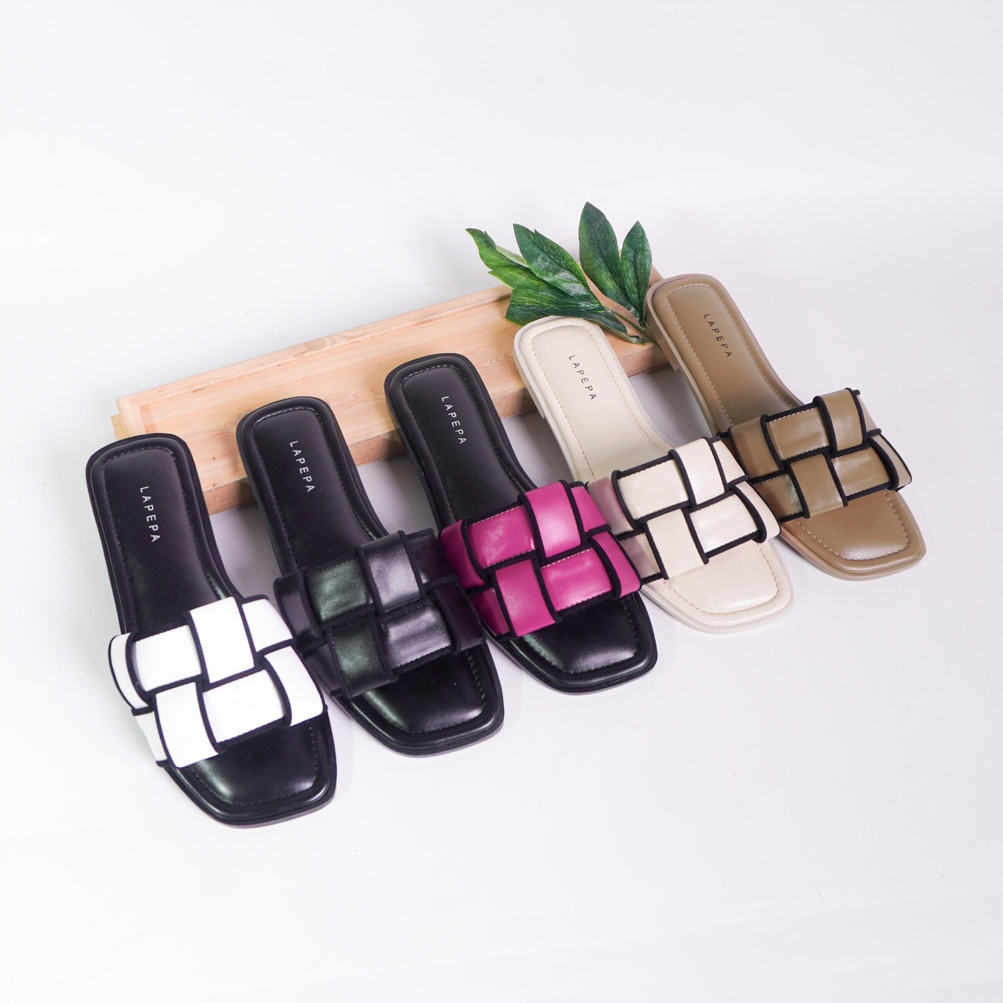 LAPEPA YUK - NOVA Sandal Wanita Teplek Korea Casual Size 36 - 40 Sendal Slop Empuk Flat Cewek Kasual Rumahan Warna Hitam  Selop Korean Style Santai Premium 37 38 39 Perempuan Kekinian Terbaru Shoes ORI Original Mall Official Store