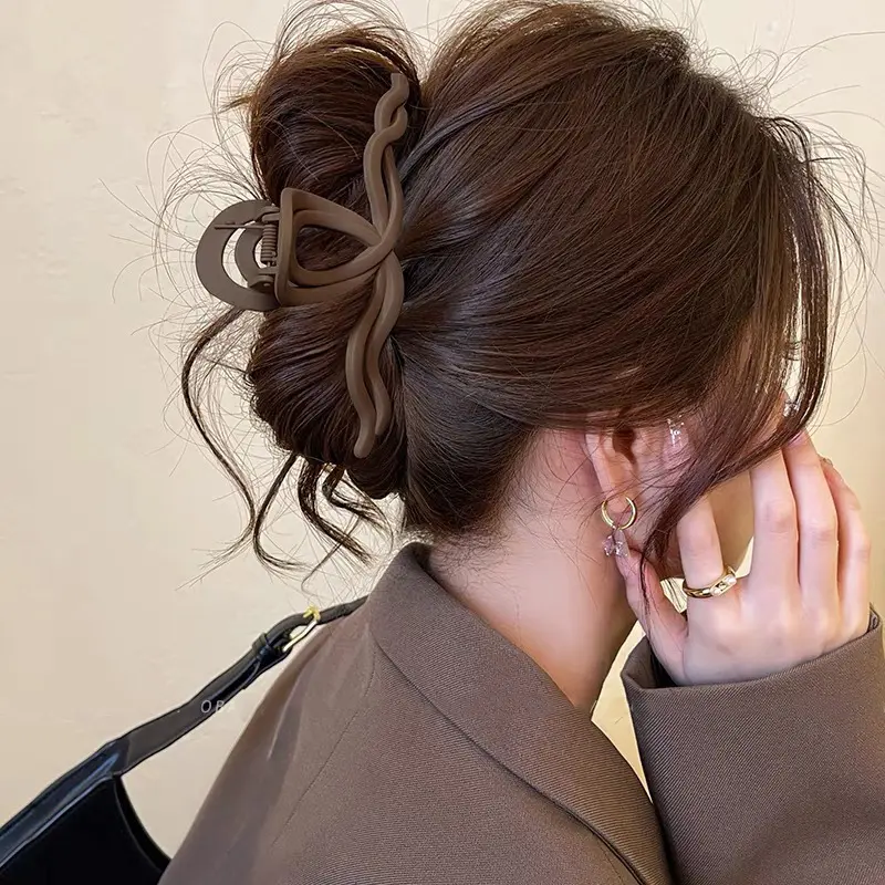 Maillard Wave Line Grip Female 2024 New High Sense Back Head Updo Shark Clip Hairpin Headdress claw  clips hairrope