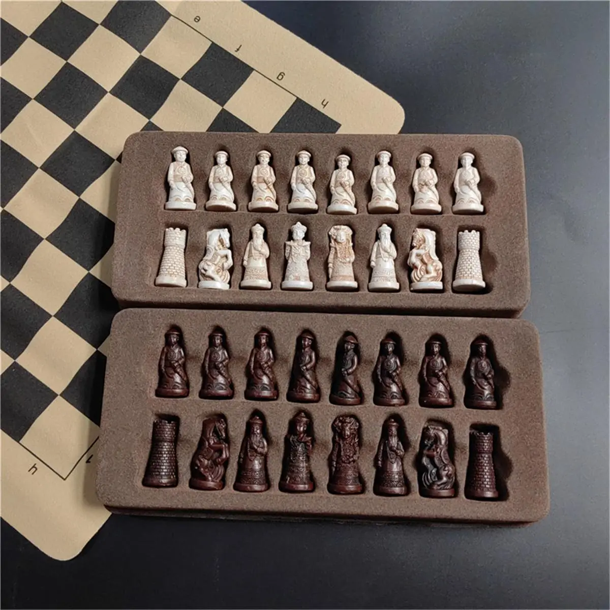Imitation Ancient Chess, 1 Set Resin Chess Pieces & Chessboard, Parent-child Entertainment Puzzle Game