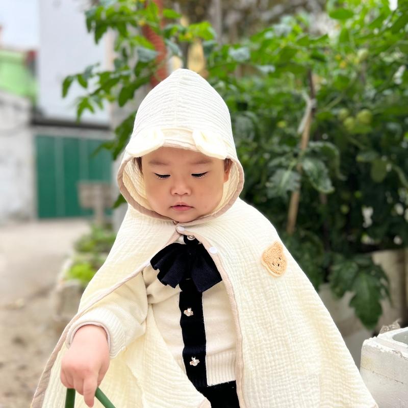 ÁO CHOÀNG NẮNG XÔ MUSLIN ĐÍNH GẤU XÙ -WOOYI 2