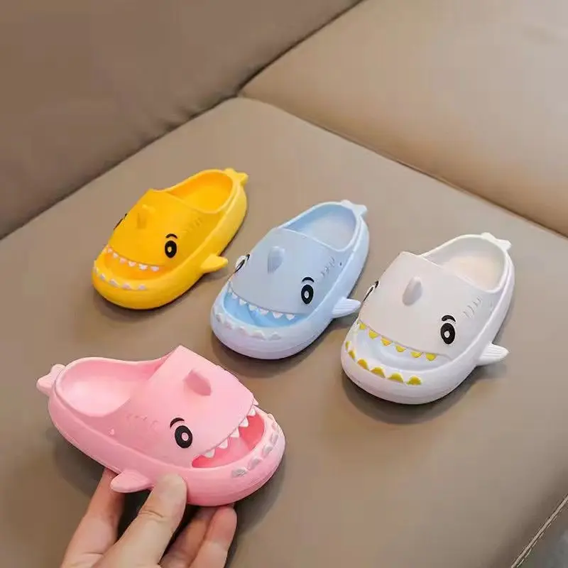 2025[1383 People Collection] Children's Slippers Young Boys and Girls Cute Super Soft Shoes Baby Boy Sandals Home Non-Slip Second Generation Shark Slippers