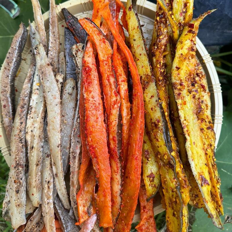 Khô Cá Dứa Phi Lê 3Vị Tẩm 1Gói 500gram - Kèm Chai Sốt Chấm Mắm Me - Bao Gồm Vị ( xã ớt cay, tỏi ớt không cay, tiêu tỏi ) -  Snack Thức Ăn