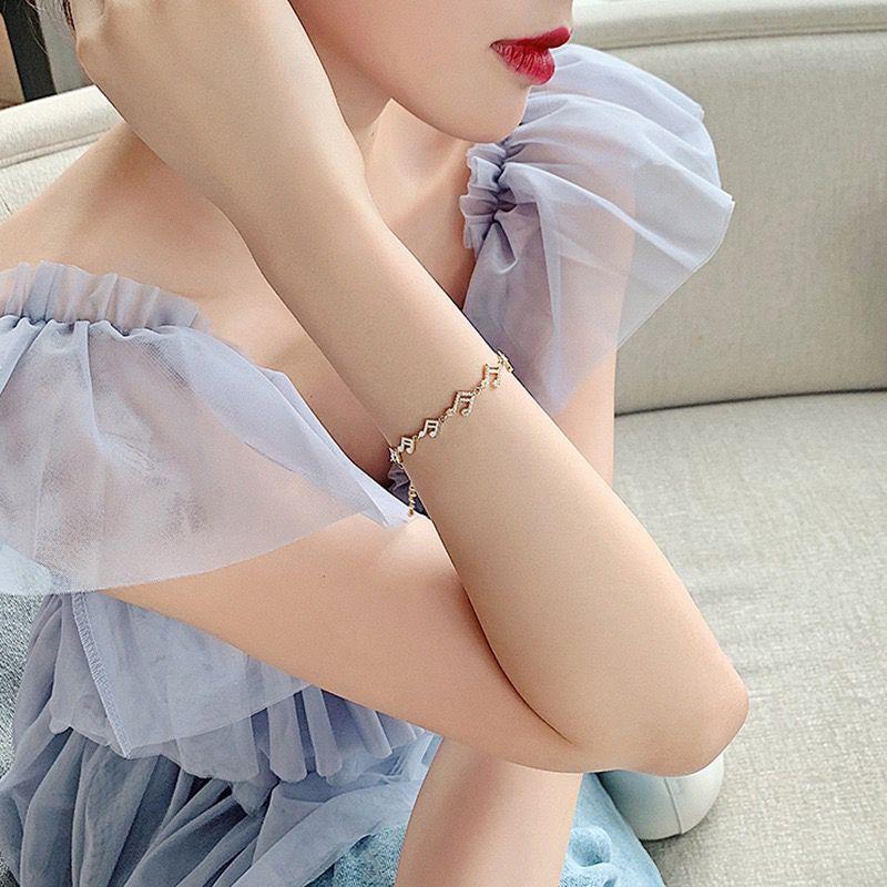 Product Introduction of Đồ Len, Màu Xám Cổ Điển Mỏng Và Gợi Cảm, Vai Nghiêng, Không Tay, Áo Khoác Nữ Mùa Hè, Dáng Rộng Rãi Và Bất Đối Xứng, Áo Khoác 0