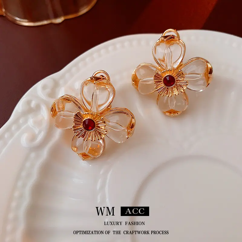 Silver needle retro diamond inlaid transparent flower earrings, niche and versatile earrings, light luxury and high-end earrings
