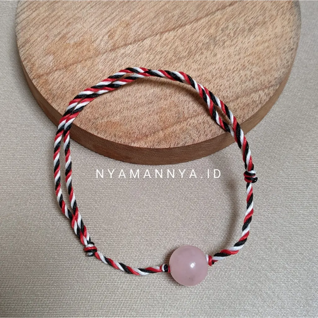 Gelang Tridatu dengan Batu Rose Quartz Rosa Series
