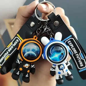 【Pengiriman 24 jam】Gantungan Kunci Kelinci Astronot Kreatif untuk Pasangan Aksesoris Mobil dan Tas Trendi Pria Wanita