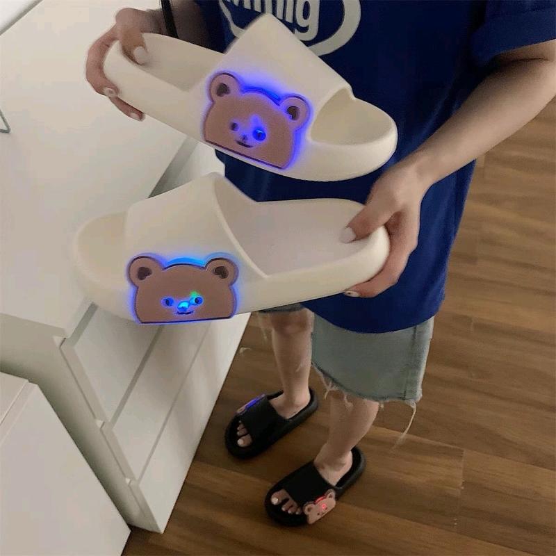 Dép bánh mỳ gấu phát sáng đèn LED chọn tăng 1 size