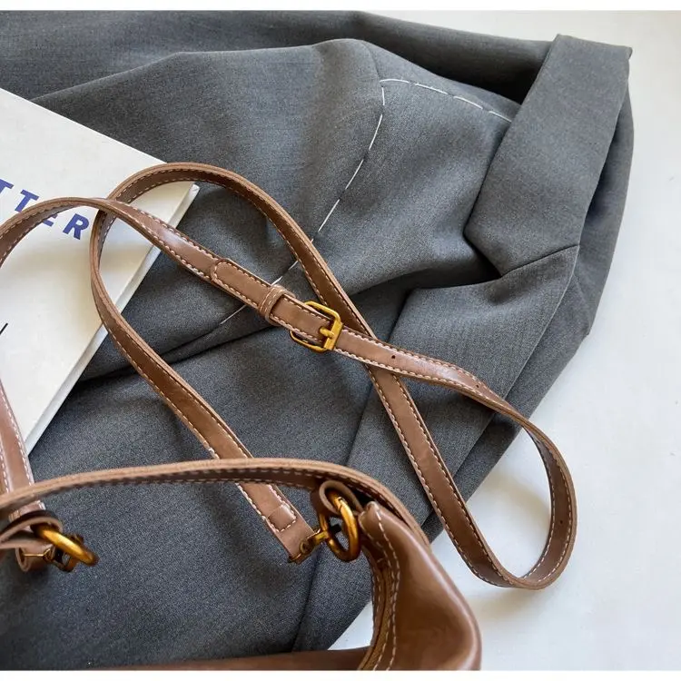 Túi da nâu ánh hồng da mềm đanh kèm khóa gấu kim loại dáng giọt nước Bag Nữ Kem 7