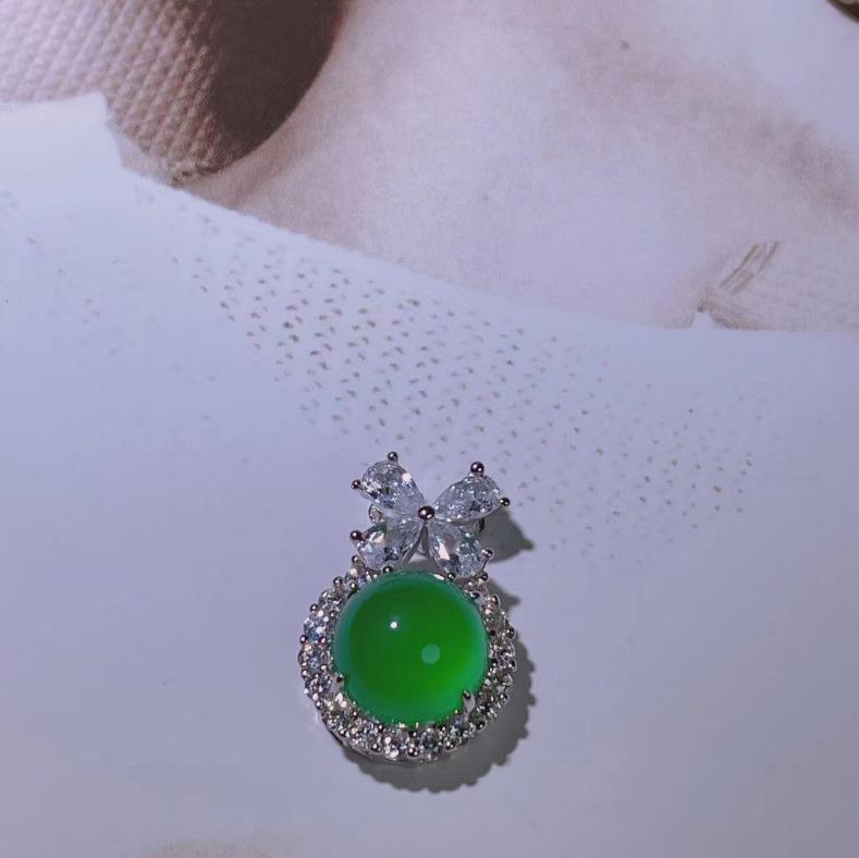 Product Introduction of Natural Gemstone Ice Chalcedony Pendant for Women, Jadeite Necklace Pendant, Escaping Princess Chalcedony Inlaid Green Agate Pendant 16