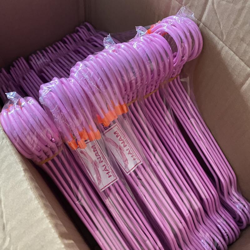 Thùng 60 móc nhựa màu treo quần áo gia đình shop thời trang - Móc DL thanh  treo trong tủ móc  treo