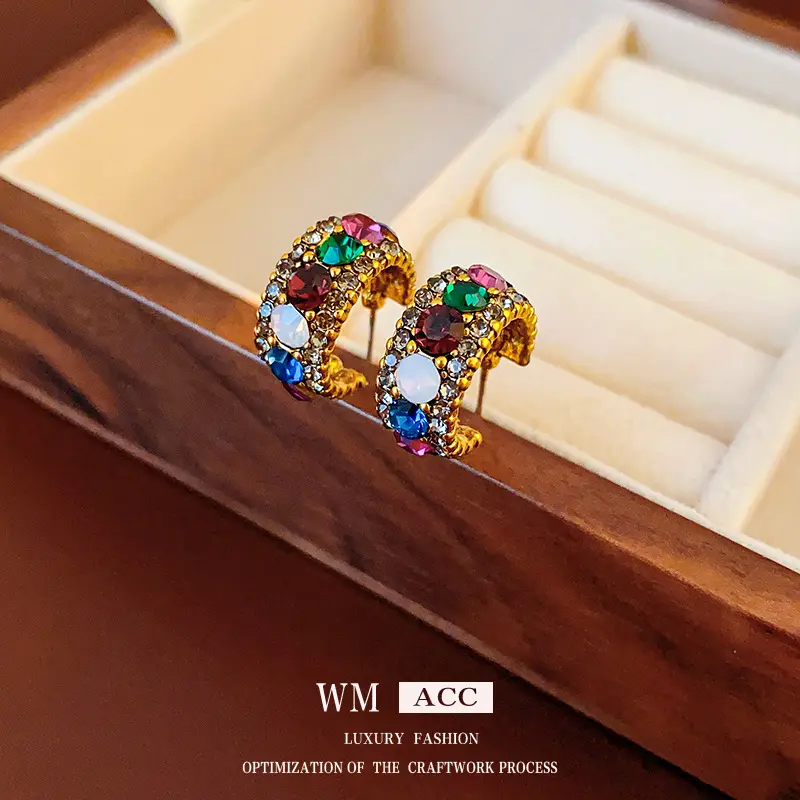 Vintage silver needle studded diamond ring earrings with a fashionable and stylish design. Please set high-end earrings