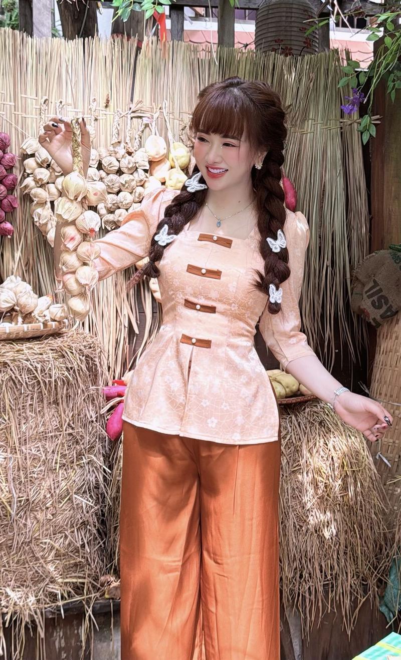 Product Introduction of Bộ Bà Ba Cổ Vuông 40-80 Kí Áo Gấm Quần Latin 19