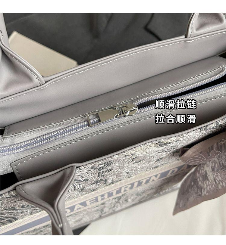 Product Introduction of Túi xách ALI cầm tay cho nữ ,dung tích lớn ,túi thêu cầm tay có họa tiết ,túi chữ nhật ,túi đeo vai túi  đeo  chéo  vải  canvas 10
