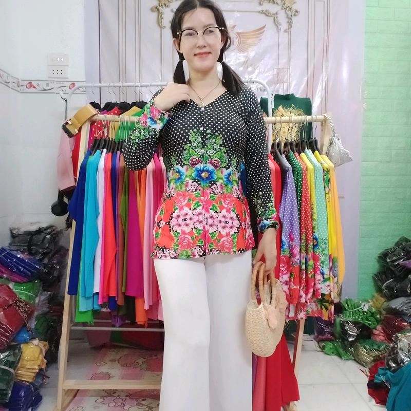 Áo bà ba  in chấm bi hoa vải lụa pha thun màu vàng 5